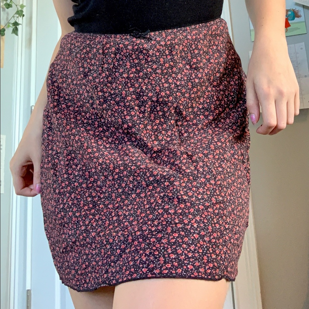 brandy melville skirt with black bow and rose detailing